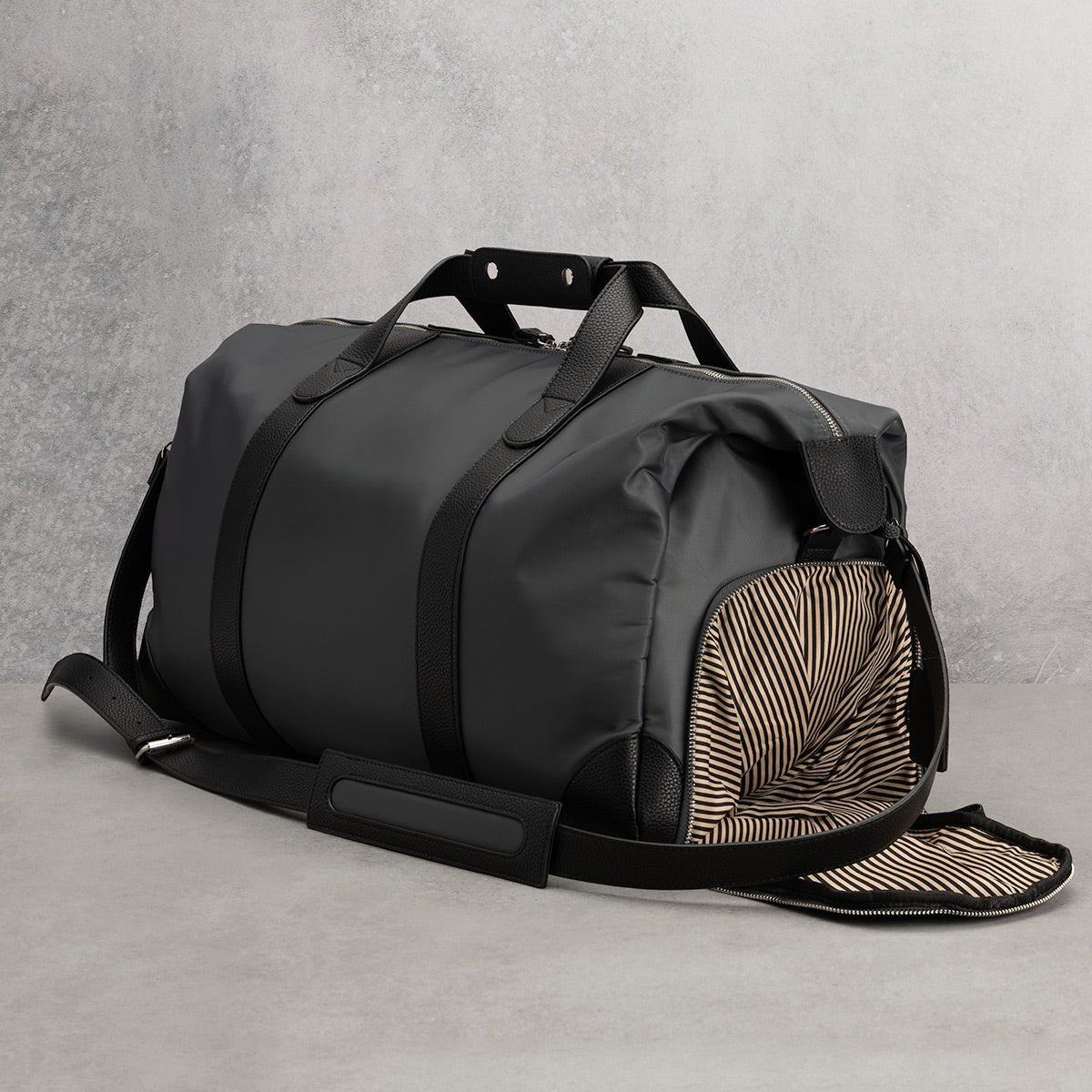 Harrison Weekender Travel Duffel Bag w Shoe Compartment 19"