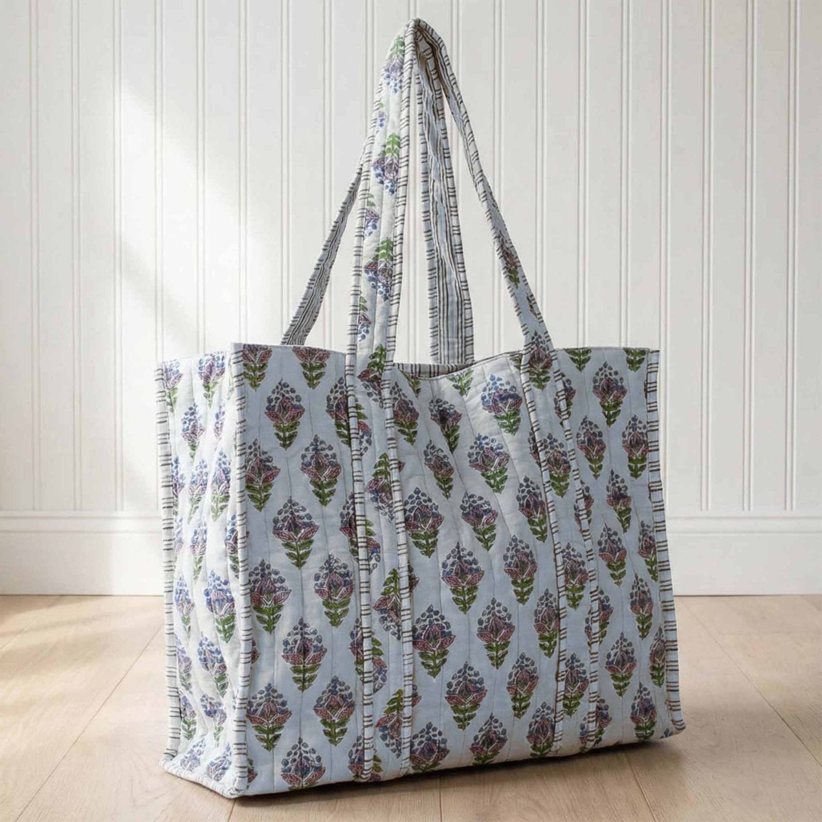 Leivelle Quilted Tote Carryall Bag for Women showing close up outer details