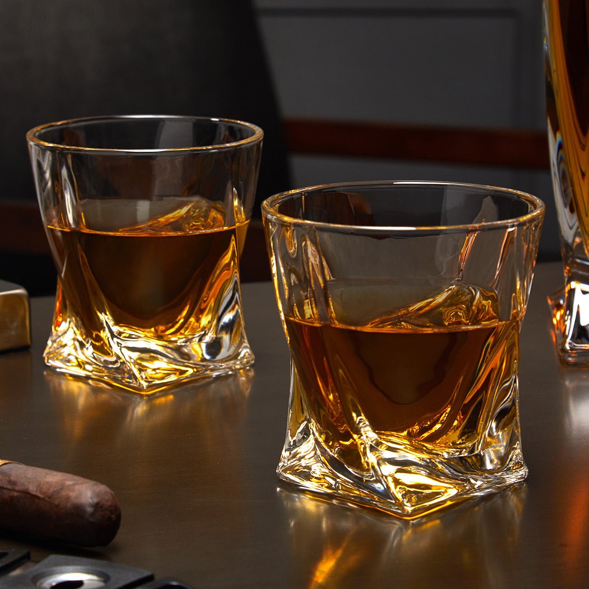 Wellington Whiskey Barrel Bar Set with 2 Whiskey Glasses