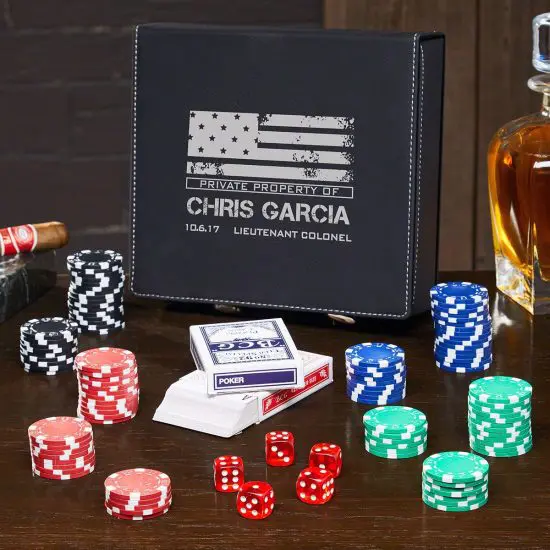 Patriotic Poker Set is an American Gift
