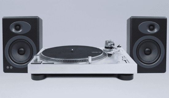 Vinyl Record Player are Great Husband Gift Ideas