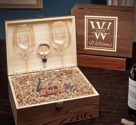 Wine box set with items in the box