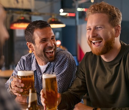 https://www.homewetbar.com/blog/wp-content/uploads/2023/12/men-drinking-beer-550x470.jpg
