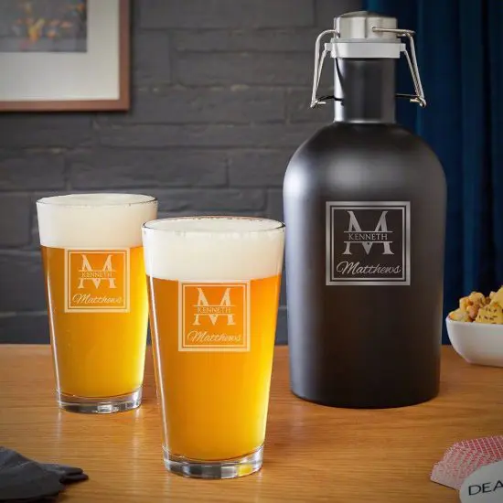 Craft beer growler with two beer pint glasses