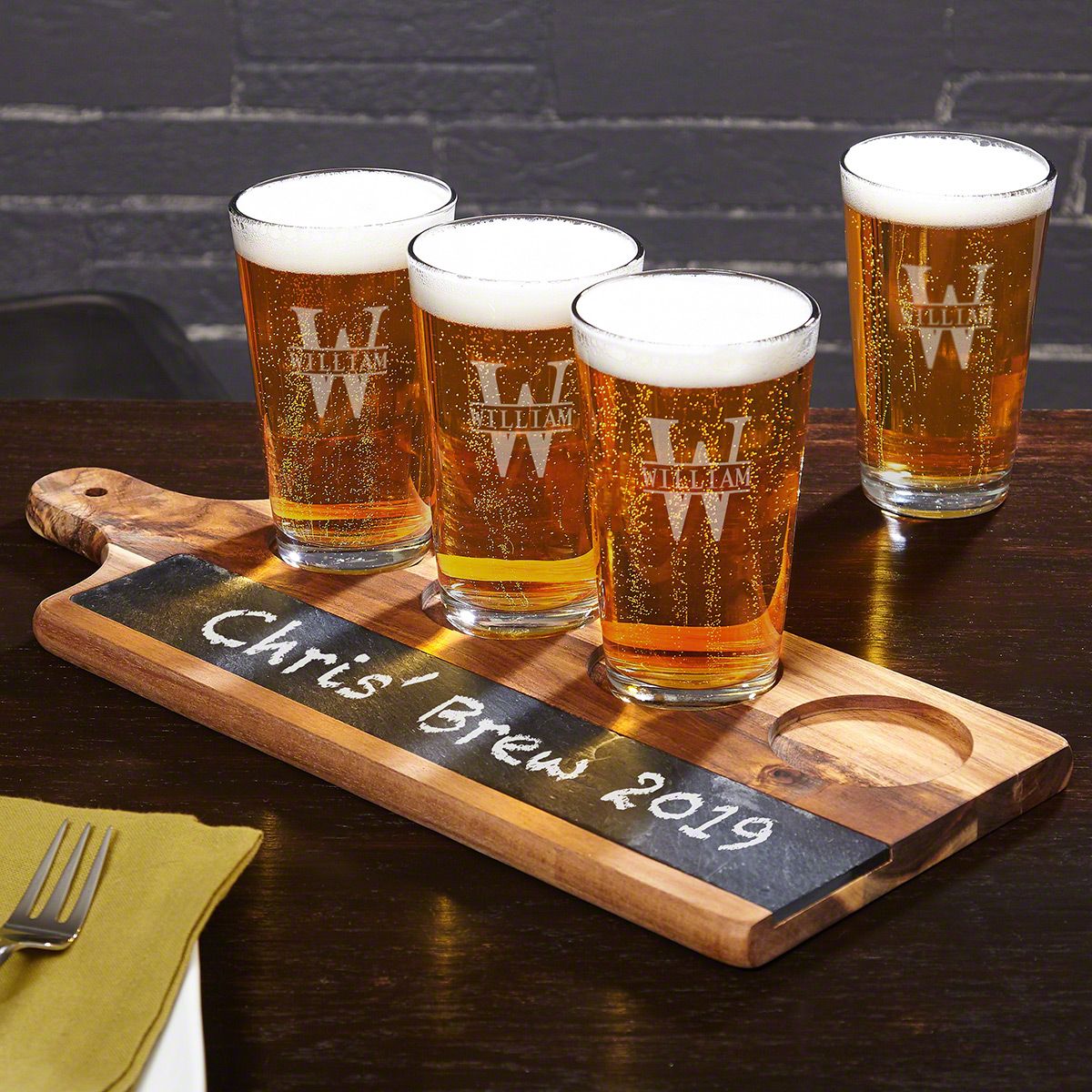 Acacia Beer Serving Tray with Oakmont Engraved Pint Glasses